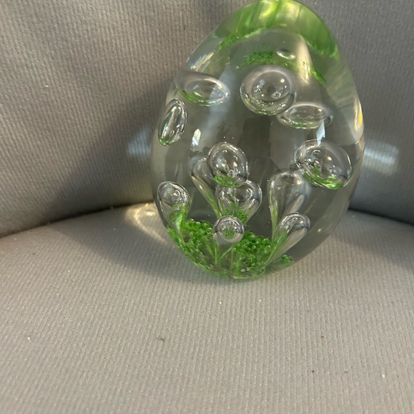 Art Glass Egg w/ Large Bubbles Inside 4 1/2” H 3” W 1 5/8” Base Murano Style - Picture 4 of 9